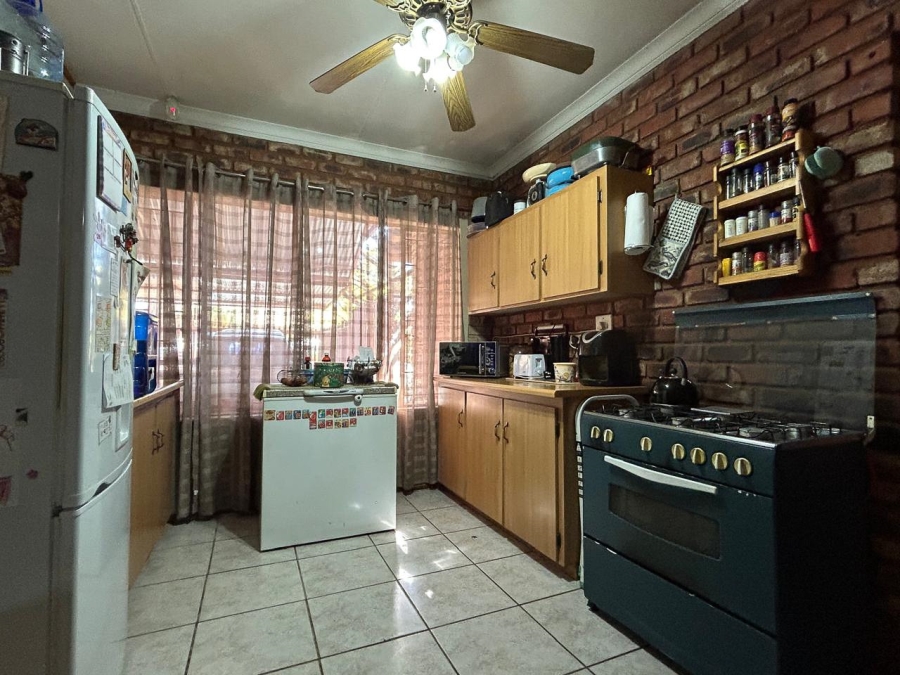 3 Bedroom Property for Sale in Kannoniers Park North West